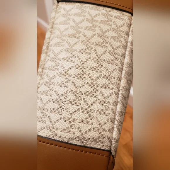 Michael Kors Signature Lillian Shoulder Bag 💫 - Picture 9 of 13